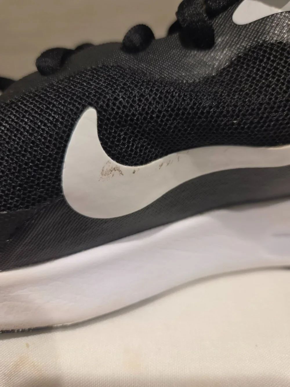 NIKE YOUTH RUNNING SHOES, SIZE 5.5Y